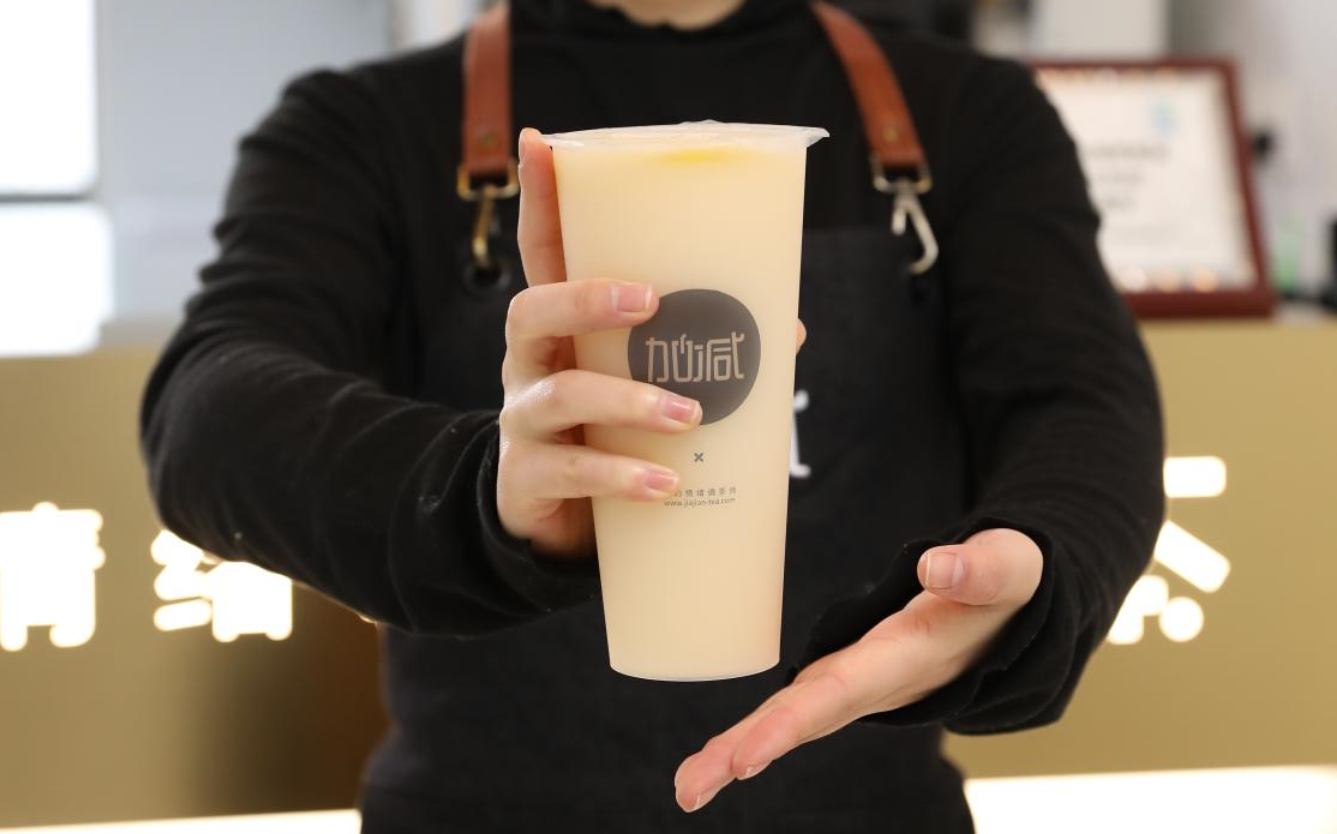 龙8头号玩家茶饮：一个茶饮品牌如何才能让加盟商有信心