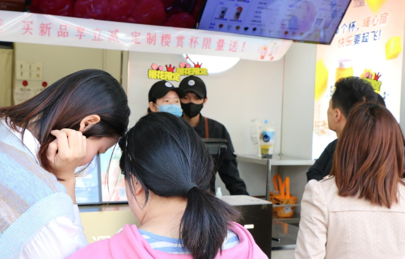 龙8头号玩家茶饮：奶茶加盟市场火热，为什么有些人却无法加入